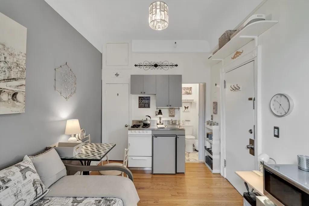 290 Commonwealth Ave, Back Bay