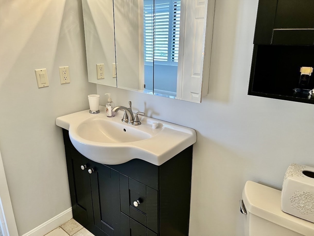 1006 Paradise Rd, Swampscott