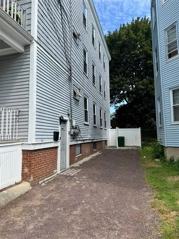 136 Sharon St, West Medford
