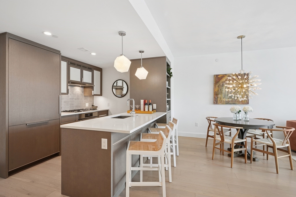 100 Lovejoy Wharf, Waterfront