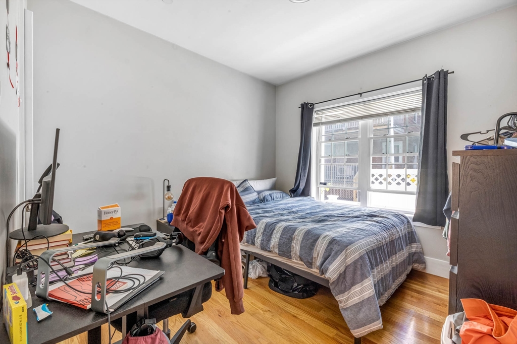 8 W Bellflower St, Dorchester