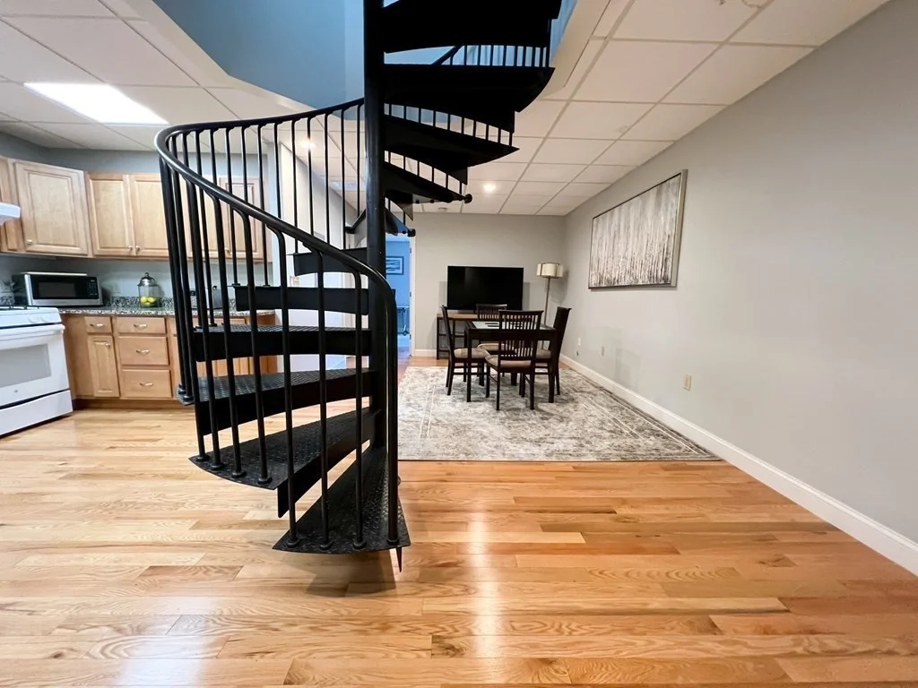 139R Linden St, Wellesley