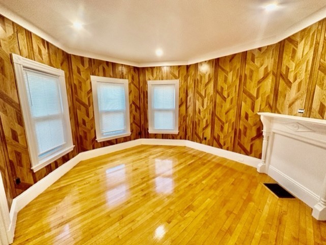 14 Stanford Ter, Ward Two