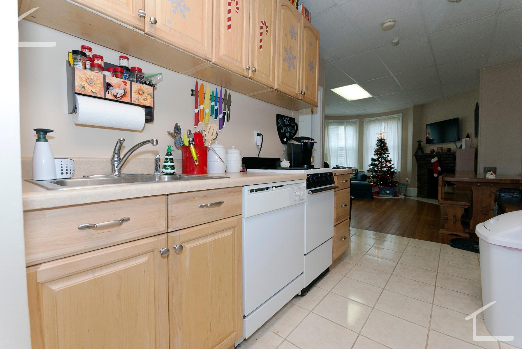 879 Beacon St, Fenway