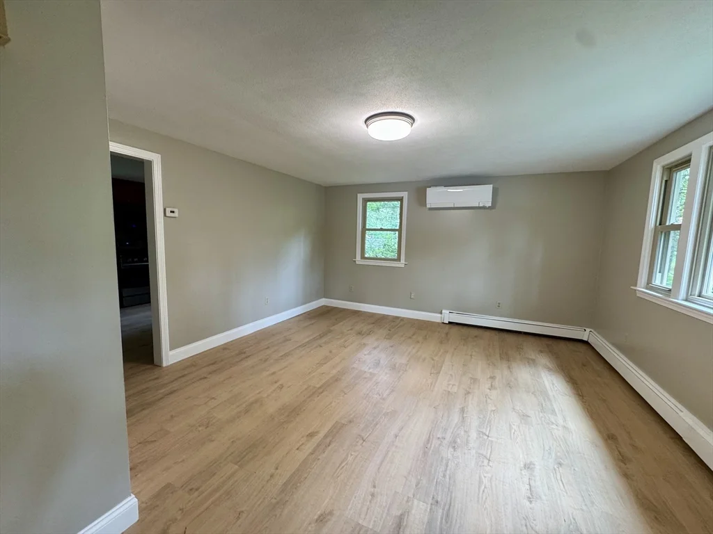 4 Link St, Foxboro