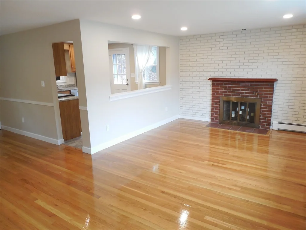 166 Totten Pond Rd, Piety Corner