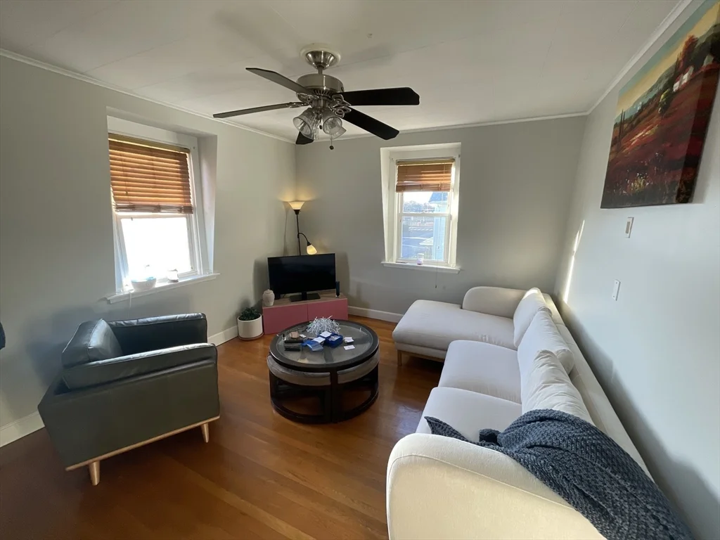 151 Grove St, Waltham