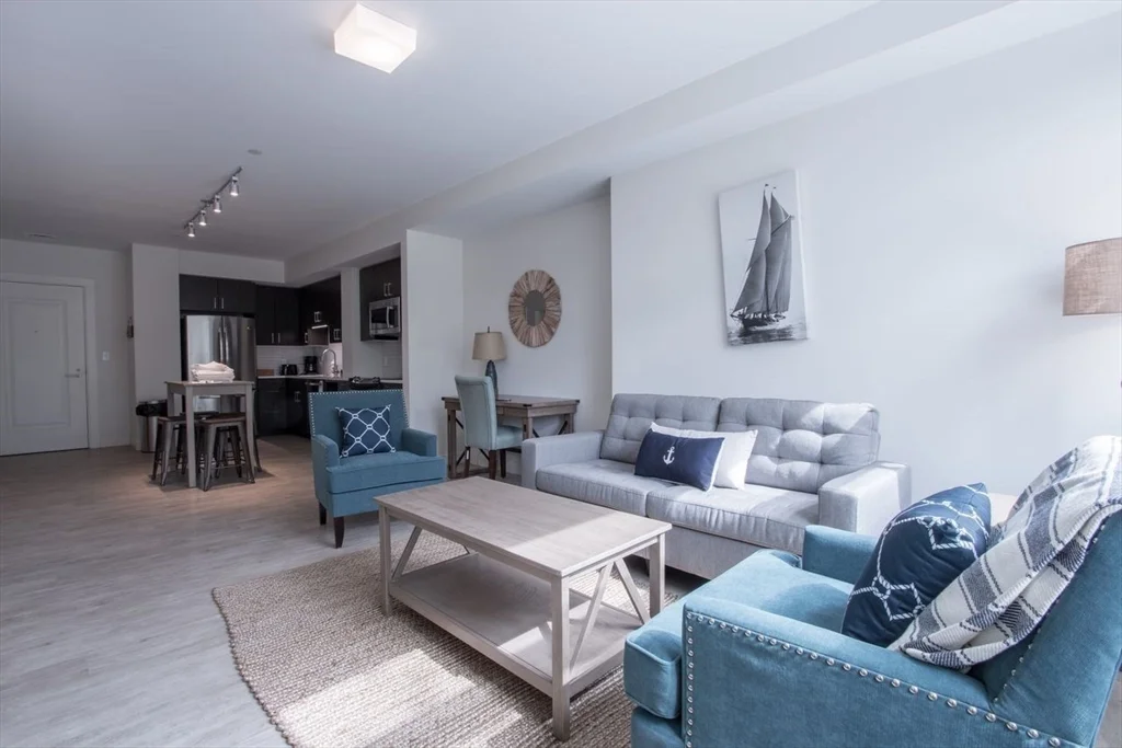 900 Beacon St, Fenway