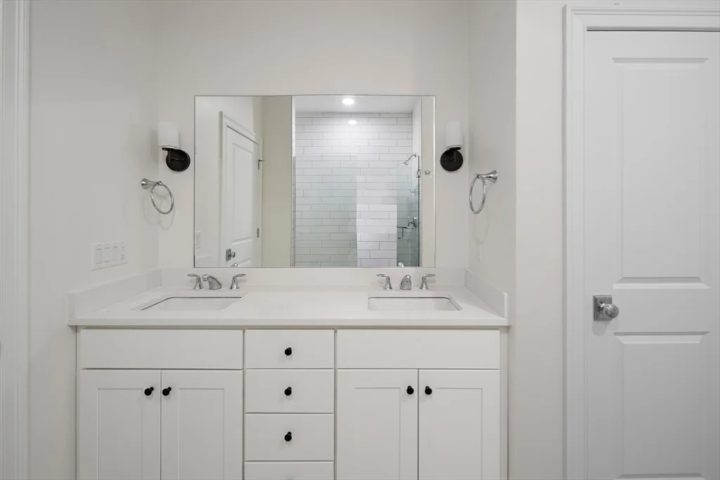 19 Lily Pond Ln, Lexington