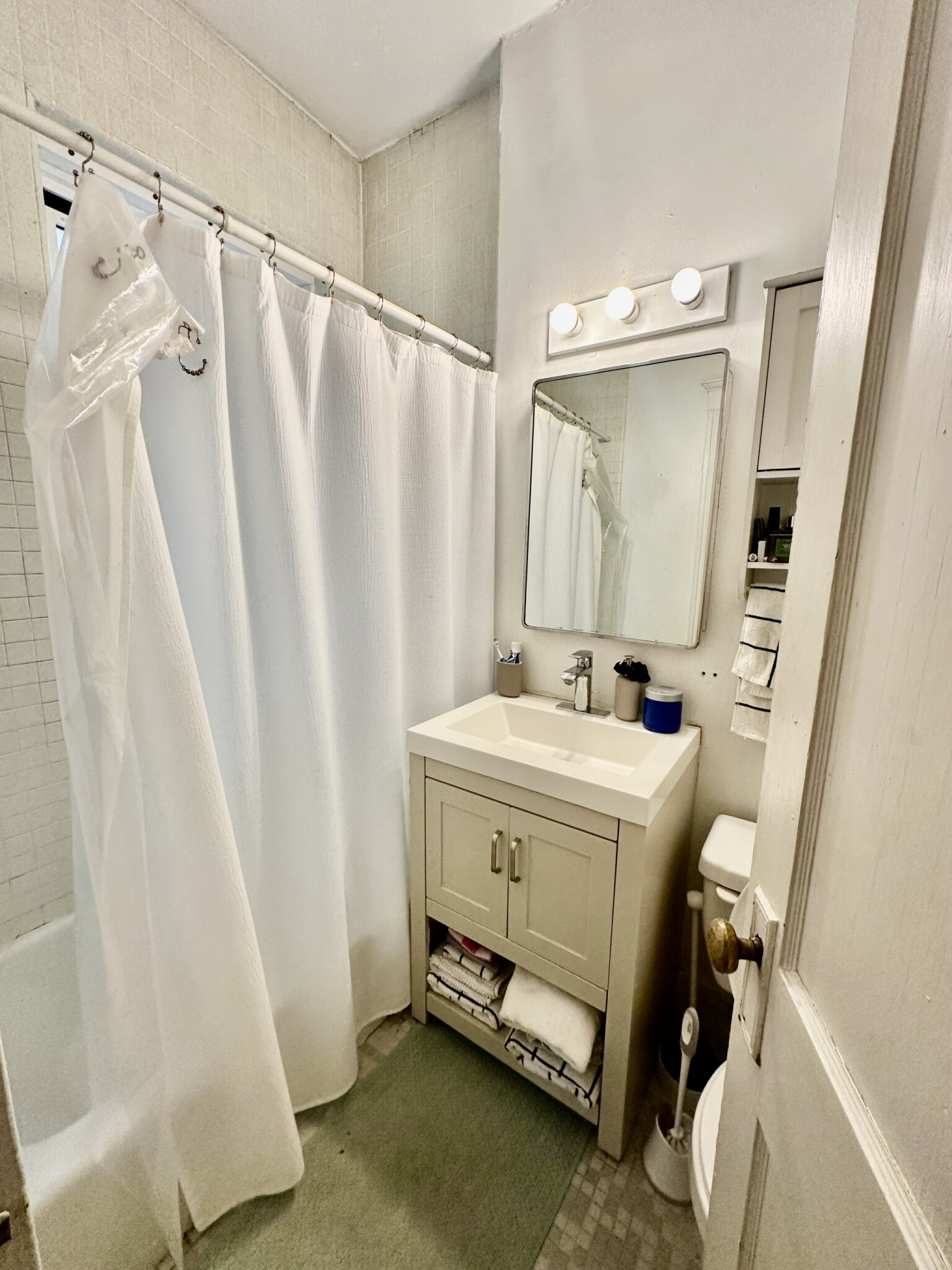 25A Mount Hood Rd, Brighton