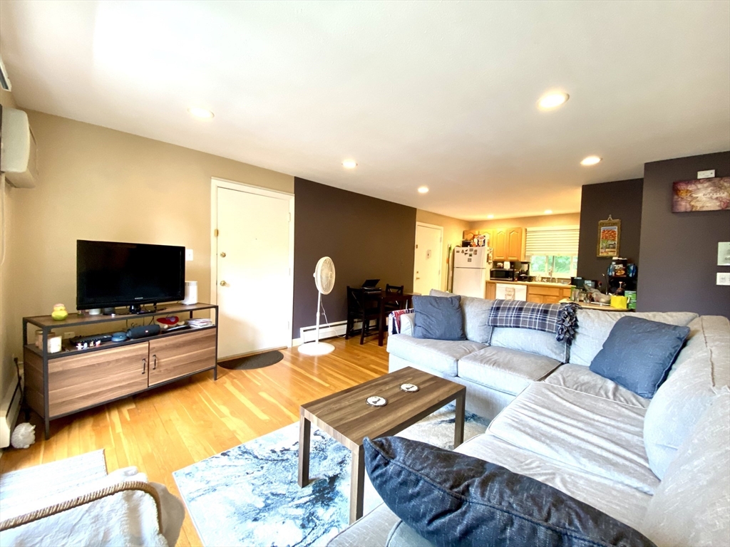 11 Jacqueline Rd, Waltham