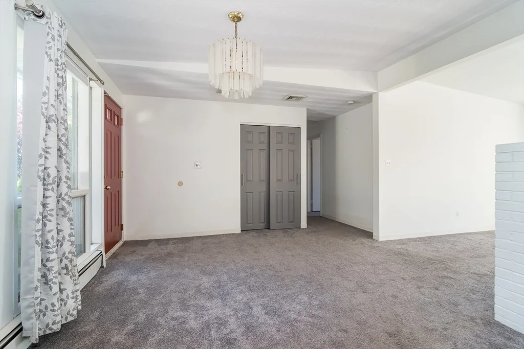 14 Rosslare Rd, Framingham