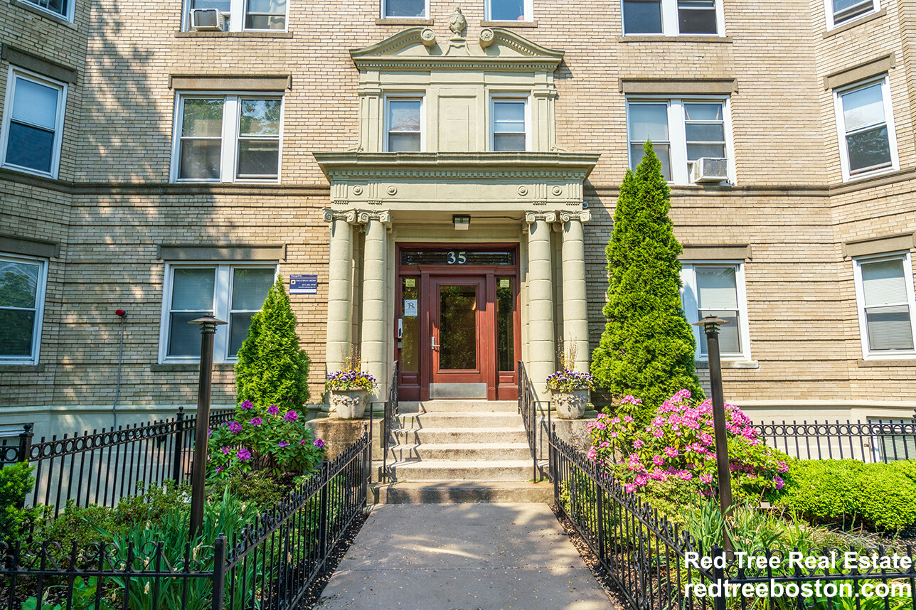 35 Park Dr, Fenway
