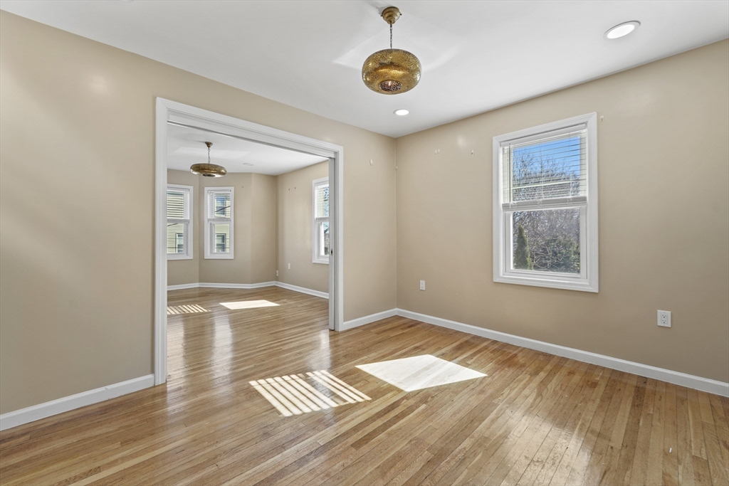 4 Champlain Rd, Salem