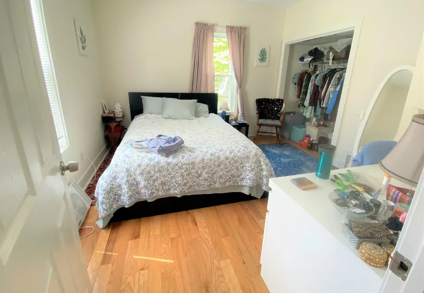 128 Cedar St, Powder House Square