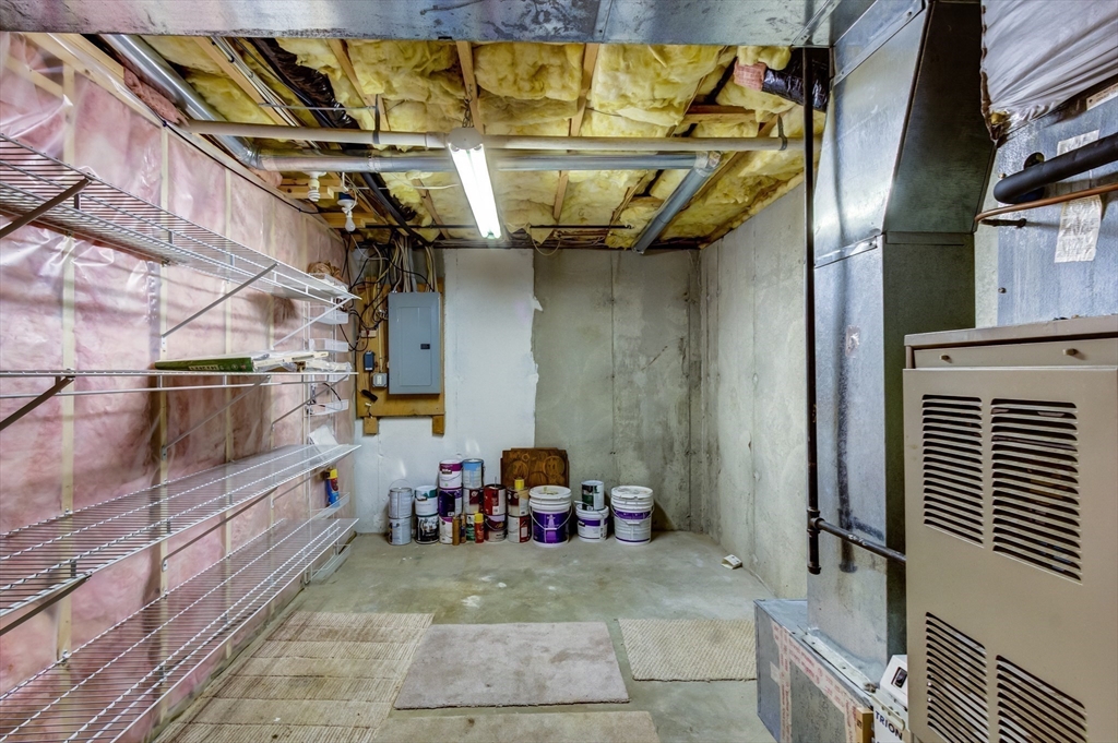 28 Ptarmigan Dr, Shrewsbury