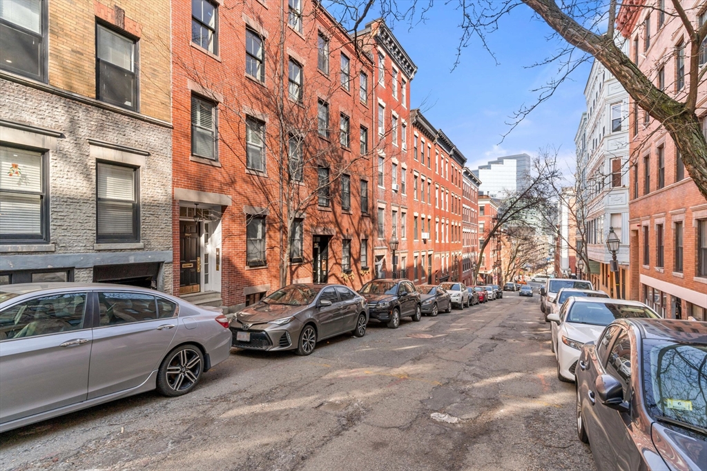 39 Grove St, Beacon Hill