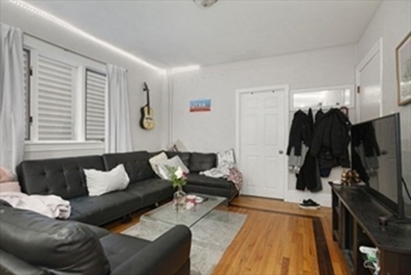 79 Eutaw St, East Boston