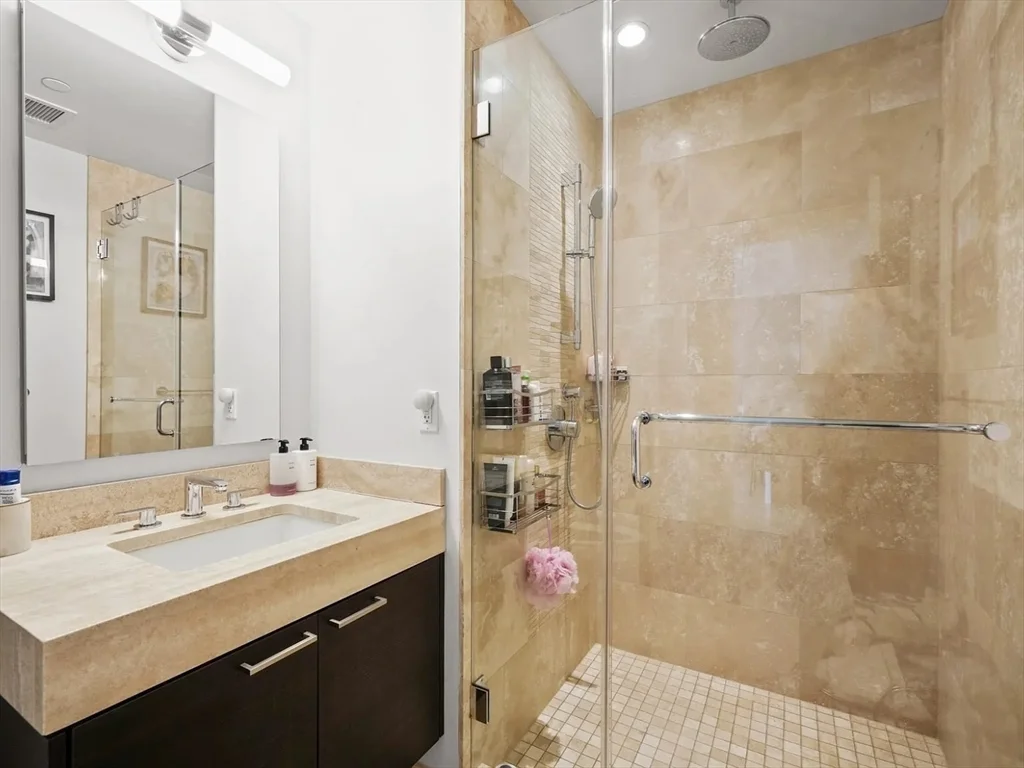 1 Franklin St, Midtown