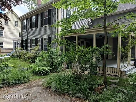 47 Clinton Pl, Newton Center