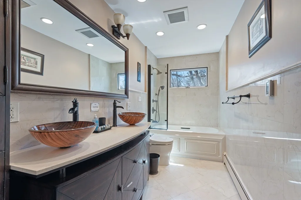 10 Stonewood Dr, Newton