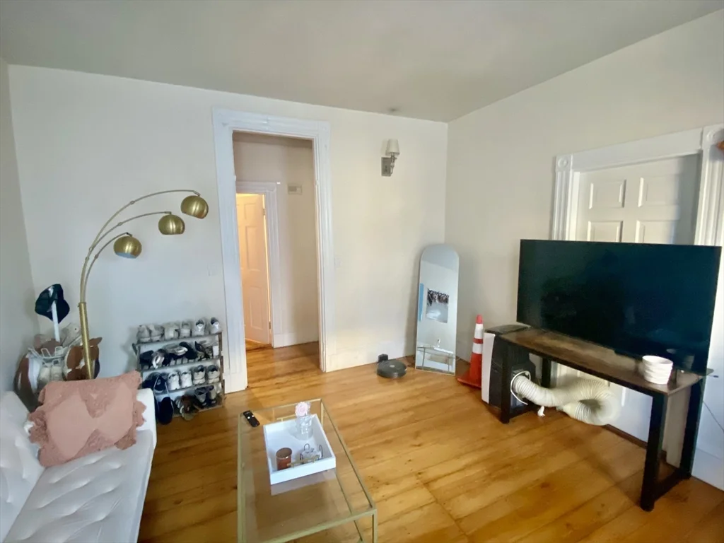 111 H St, South Boston