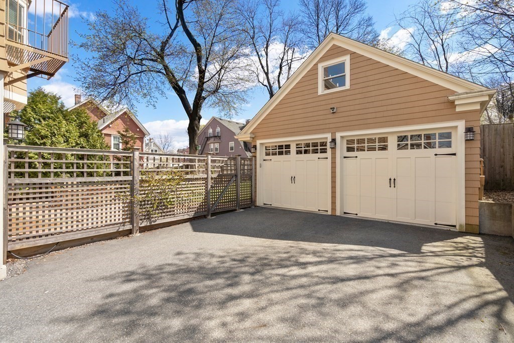 52 Hillsdale Rd, Tufts University