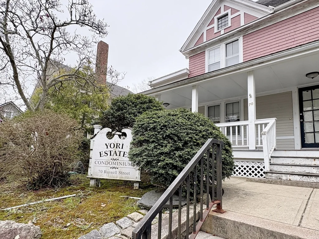 70 Russell St, New Bedford
