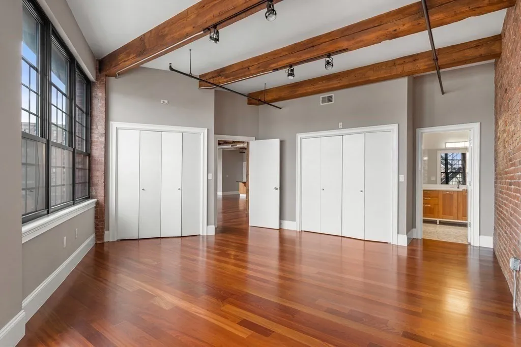 126 N Washington, North End