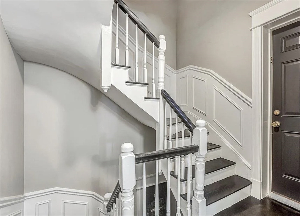 130 Myrtle St, Beacon Hill