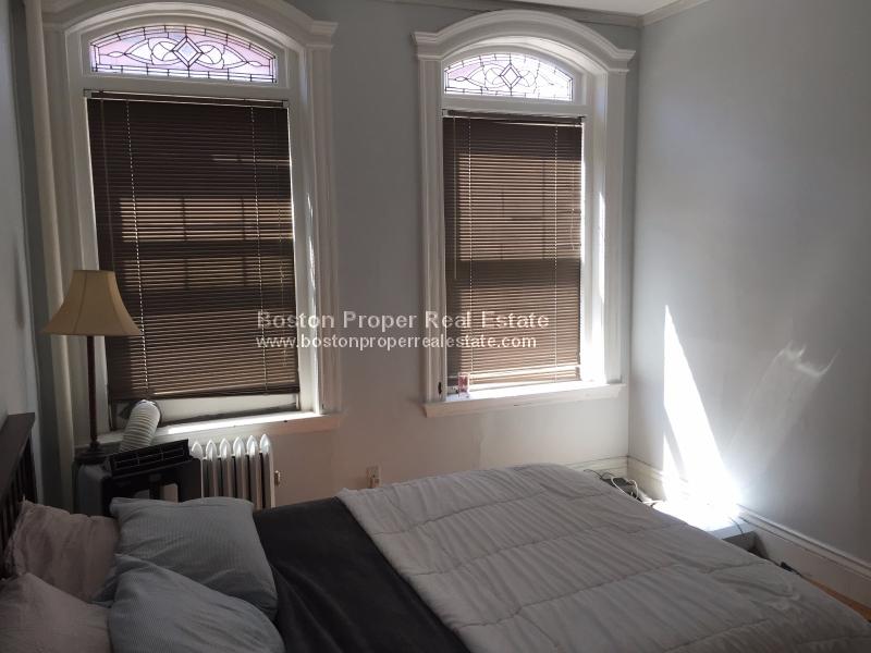 282 Newbury St, Back Bay