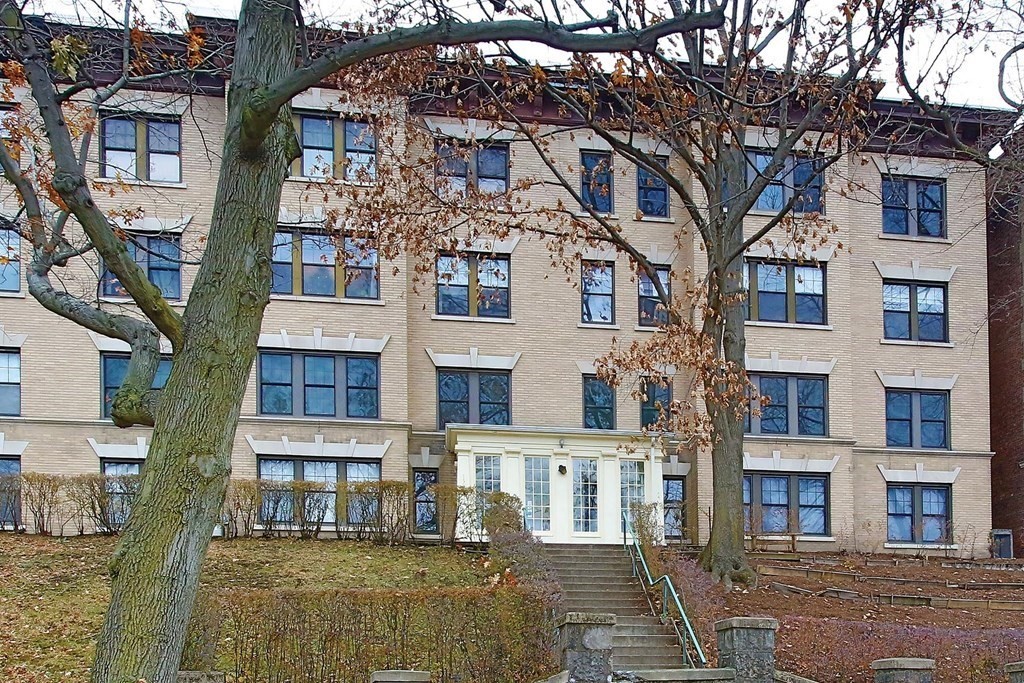 1584 Beacon St, Corey Hill