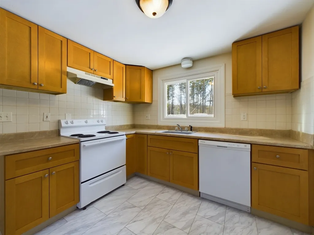 97 Old Post Rd, Sharon