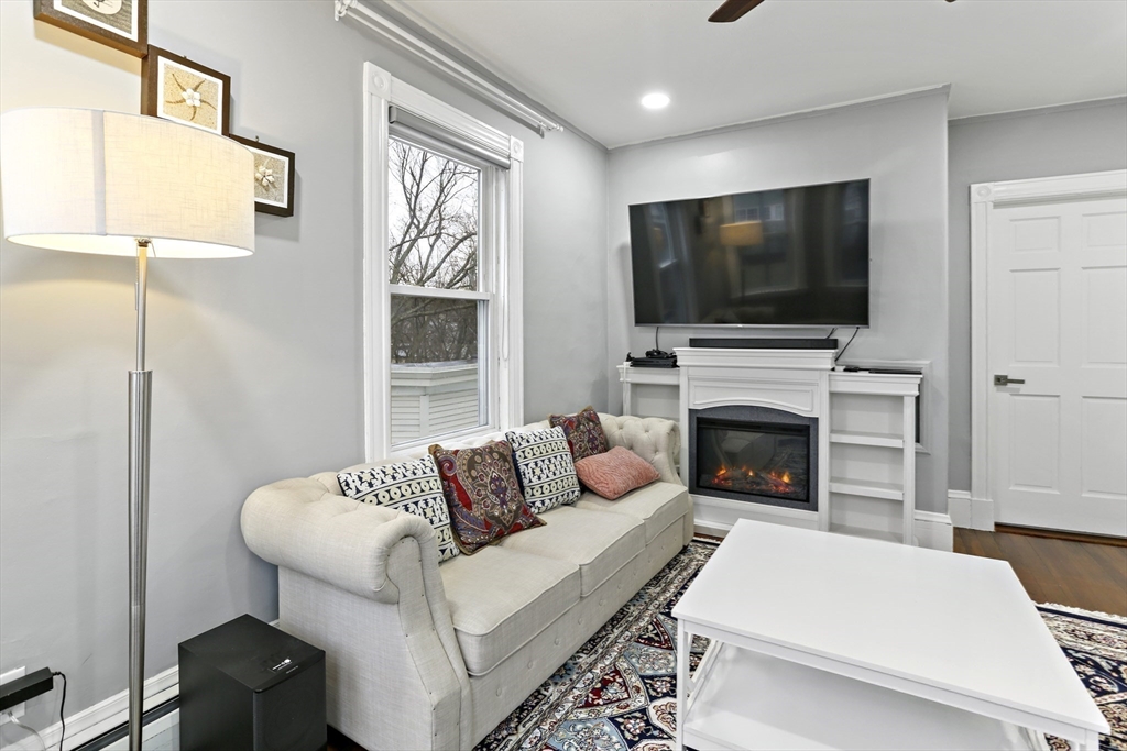 1283 Massachusetts Ave, Arlington Heights