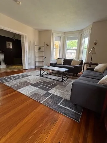 664 Washington St, Oak Square