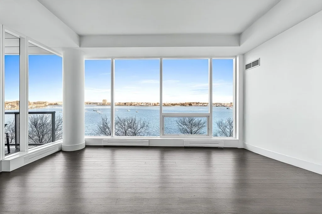 22 Liberty Dr, Seaport District