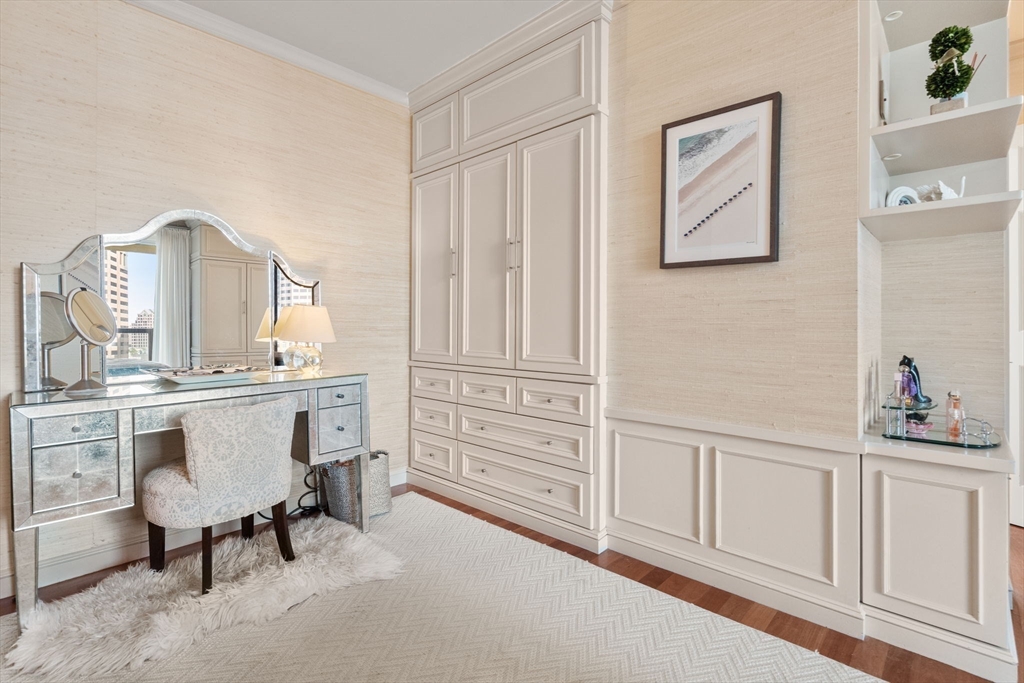 65 E India Row, Waterfront