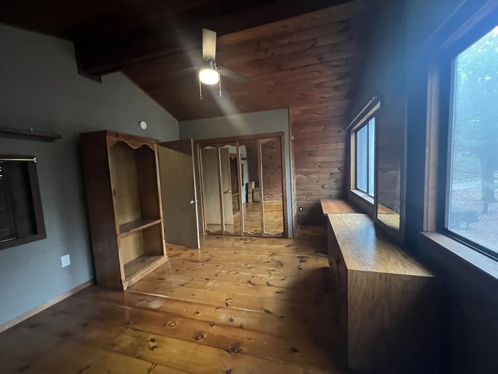 888 Salem St, Groveland