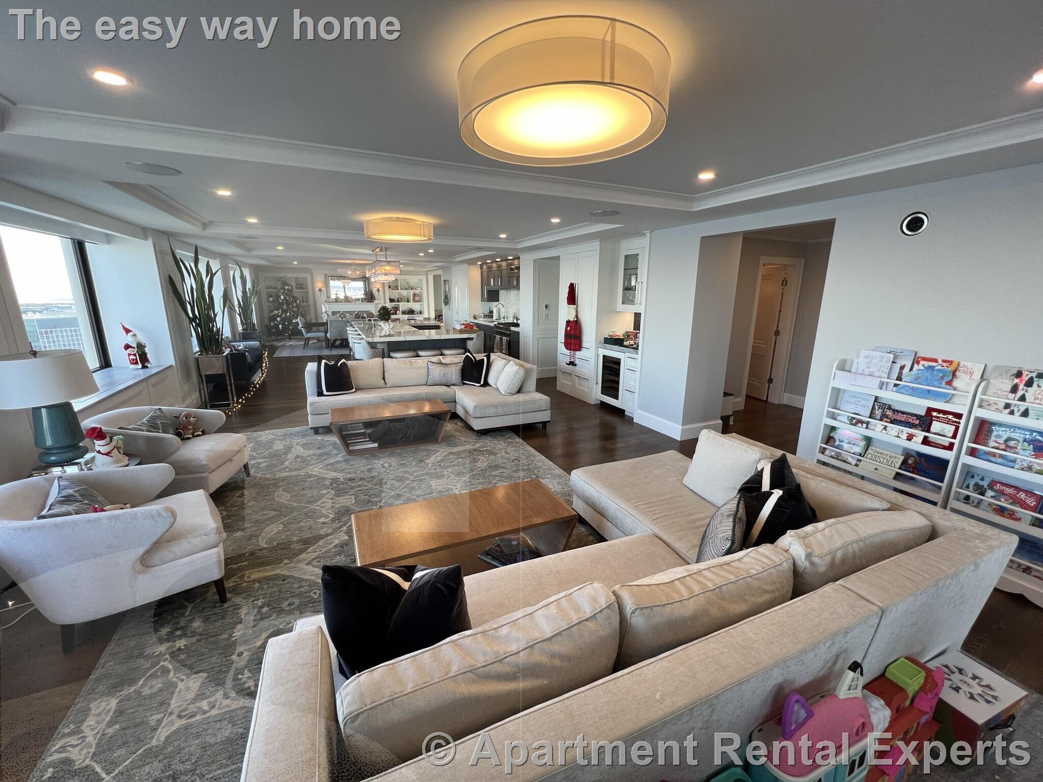 85 East India Row, Downtown