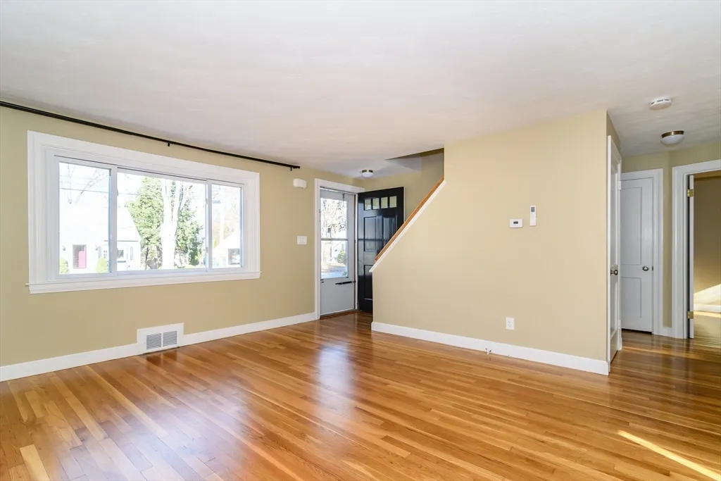 7 Ferndale Rd, Natick