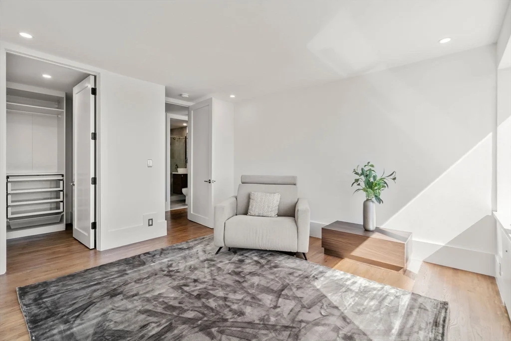 85 E India Row, Waterfront