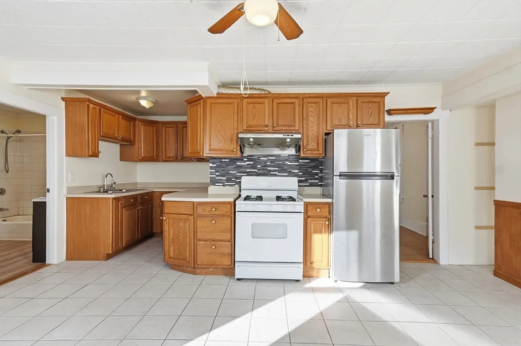 223 School St, Lowell