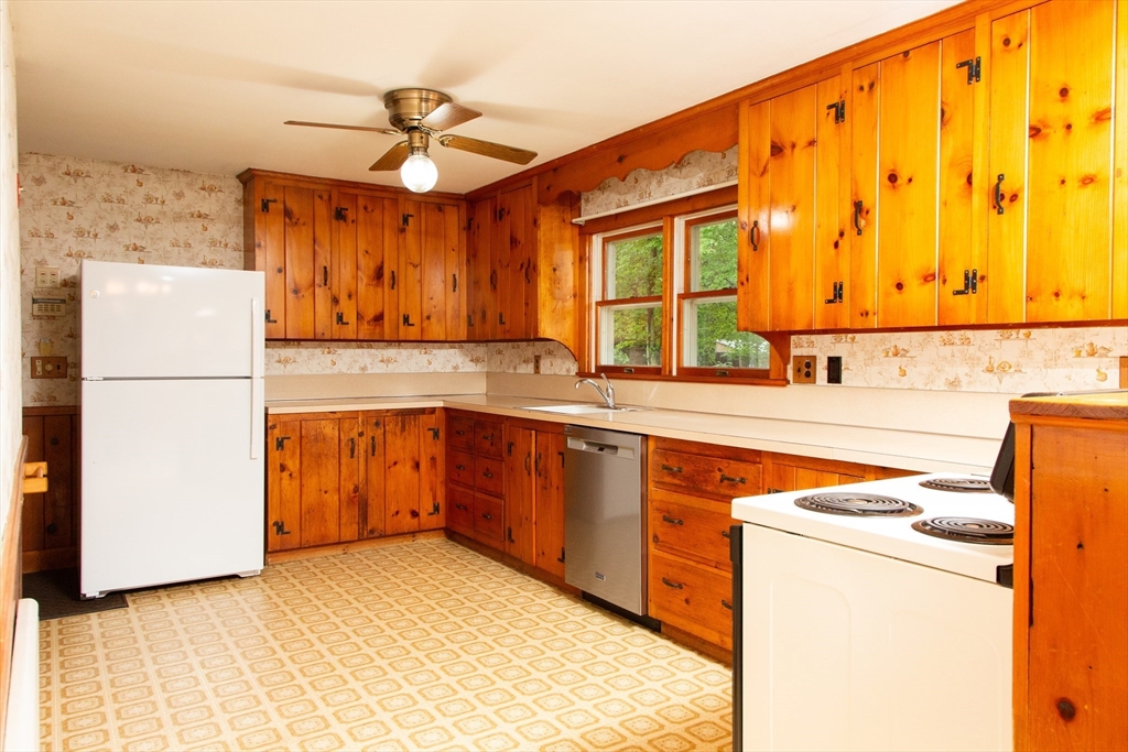 88 Sutherland Rd, North Attleboro