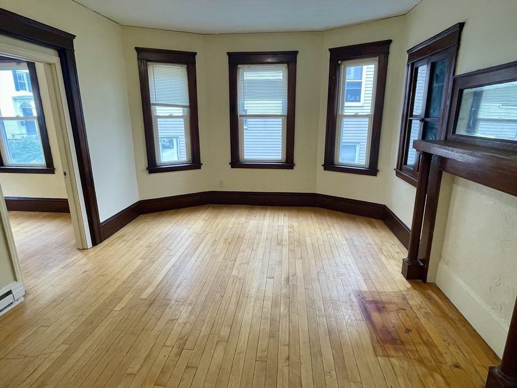 10 Agawam St, Worcester