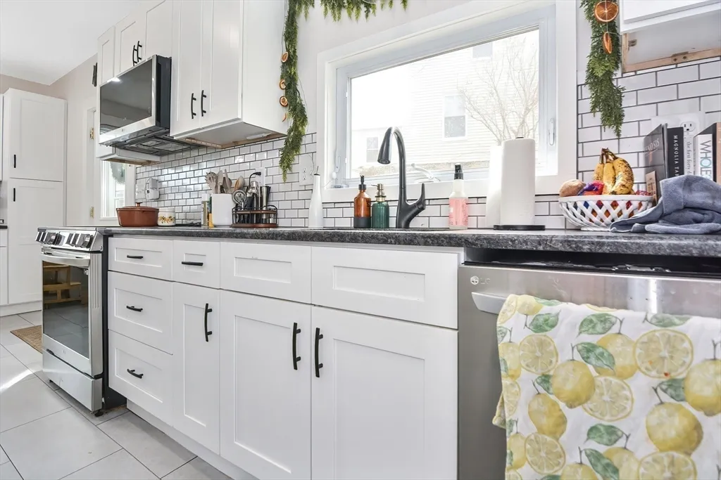 21 Cemetery St, Hopedale