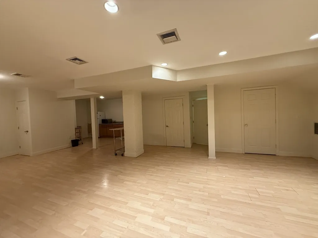 731 Cambridge St, Oak Square