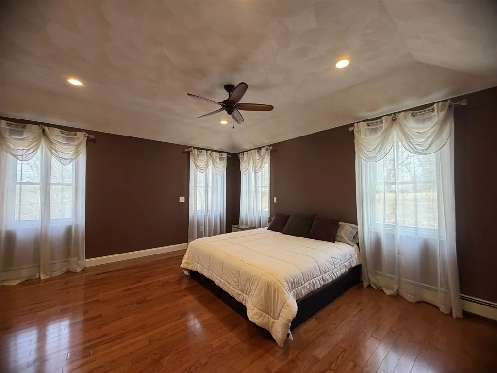 81 N Main St, North Bellingham