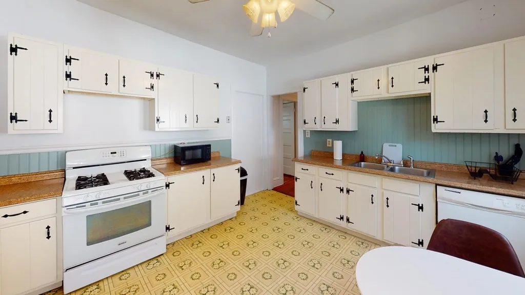 30 Roseclair, Boston