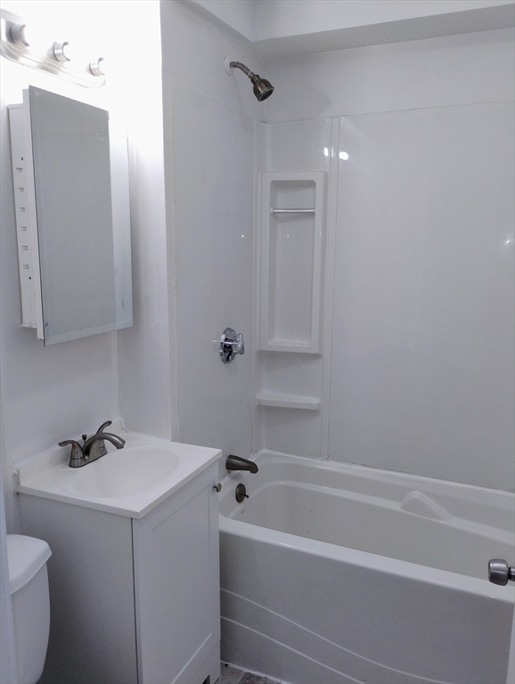 182 Walnut Ave, Roxbury