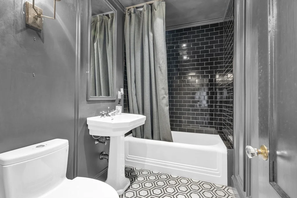 60 Commonwealth Ave, Back Bay